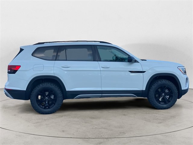 New 2025 Volkswagen Atlas Peak Edition SE image 2