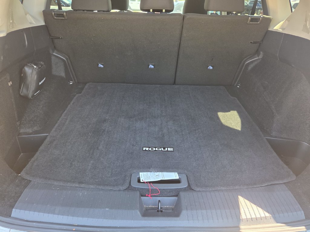 Used 2026 Nissan Rogue S FWD image 26
