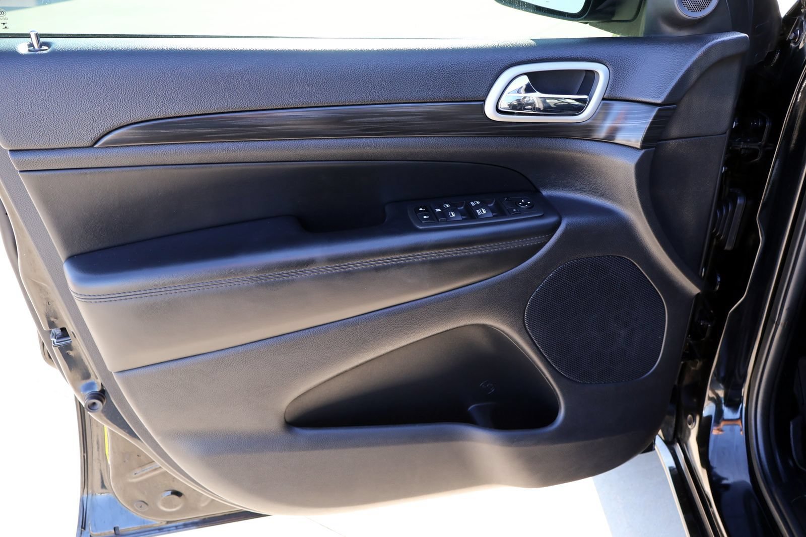 Used 2022 Jeep Grand Cherokee Laredo X AWD/4WD image 17
