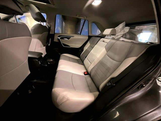 Used 2022 Toyota RAV4 XLE Premium image 22