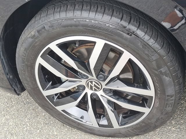 Used 2025 Volkswagen Jetta SE FWD image 8