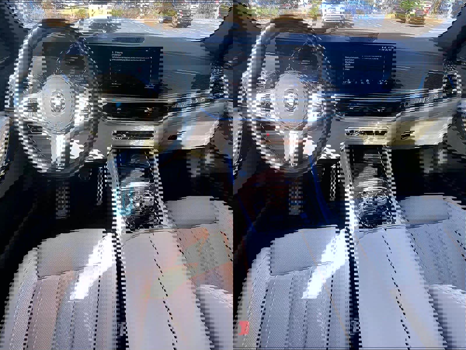 Used 2024 BMW X6 xDrive40i w/ Executive Package image 16