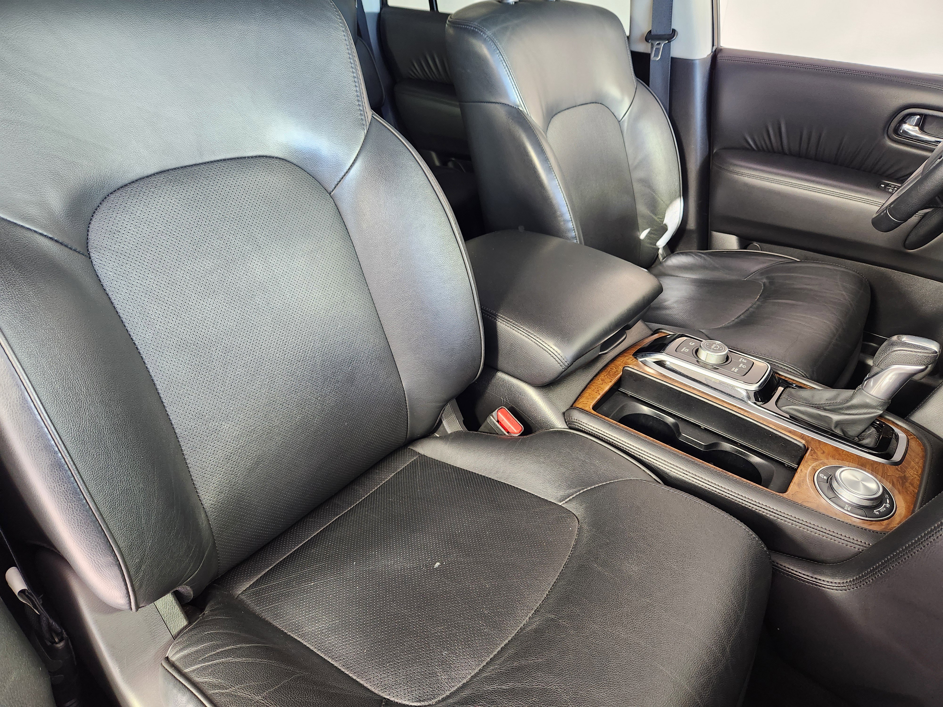 Used 2023 Nissan Armada SL w/ Captain's Chairs Package image 10