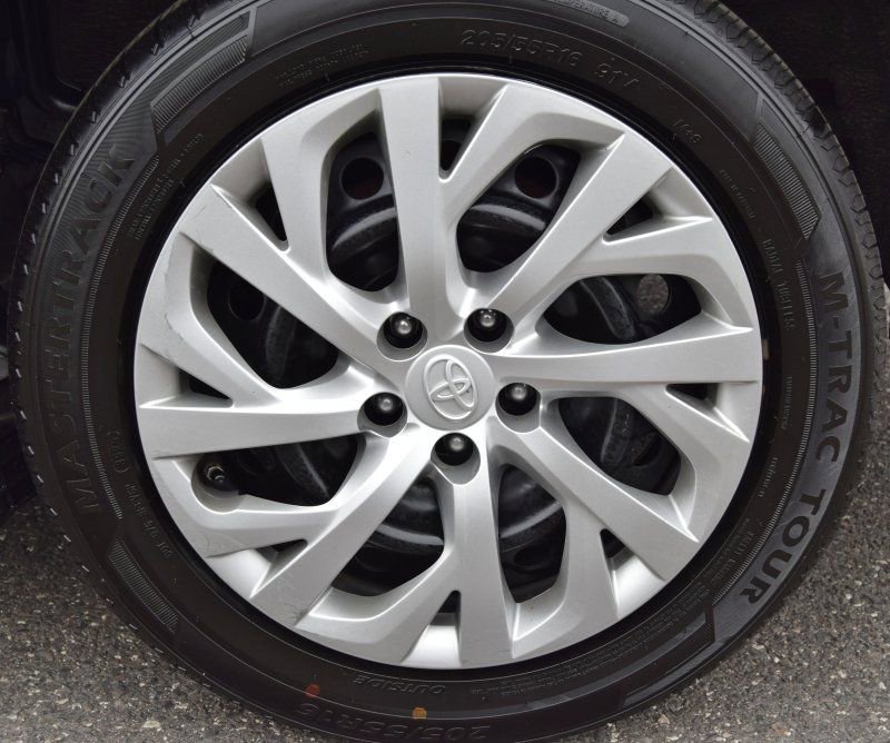 Used 2019 Toyota Corolla LE FWD image 36