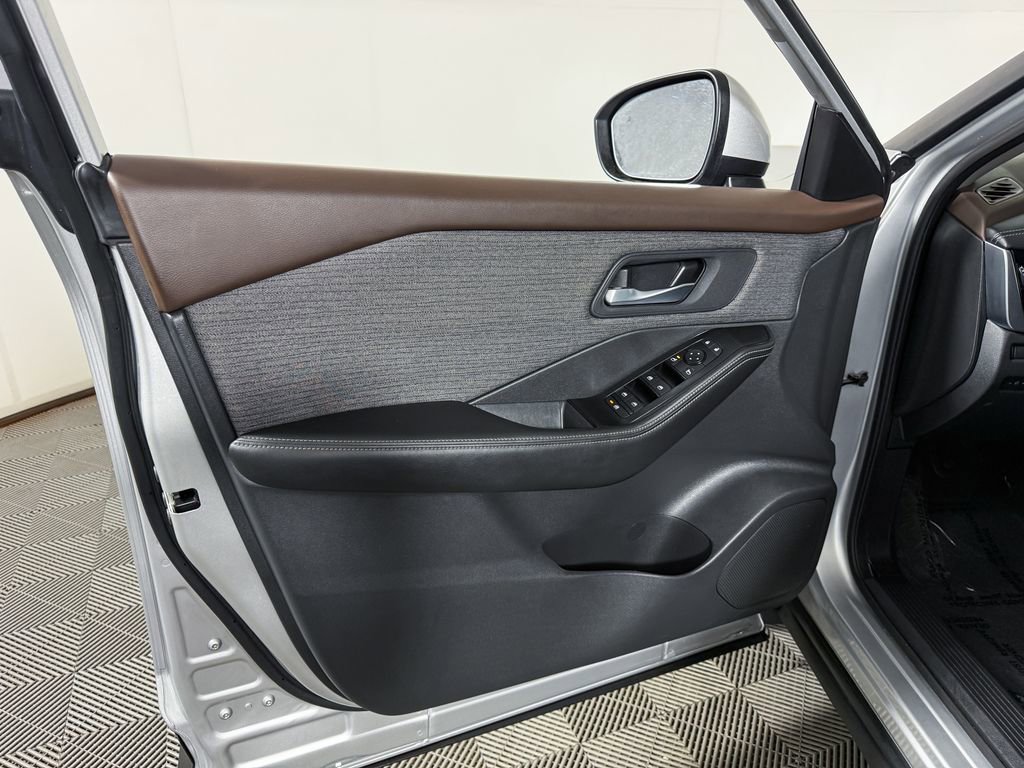 Certified 2023 Nissan Rogue SV image 37