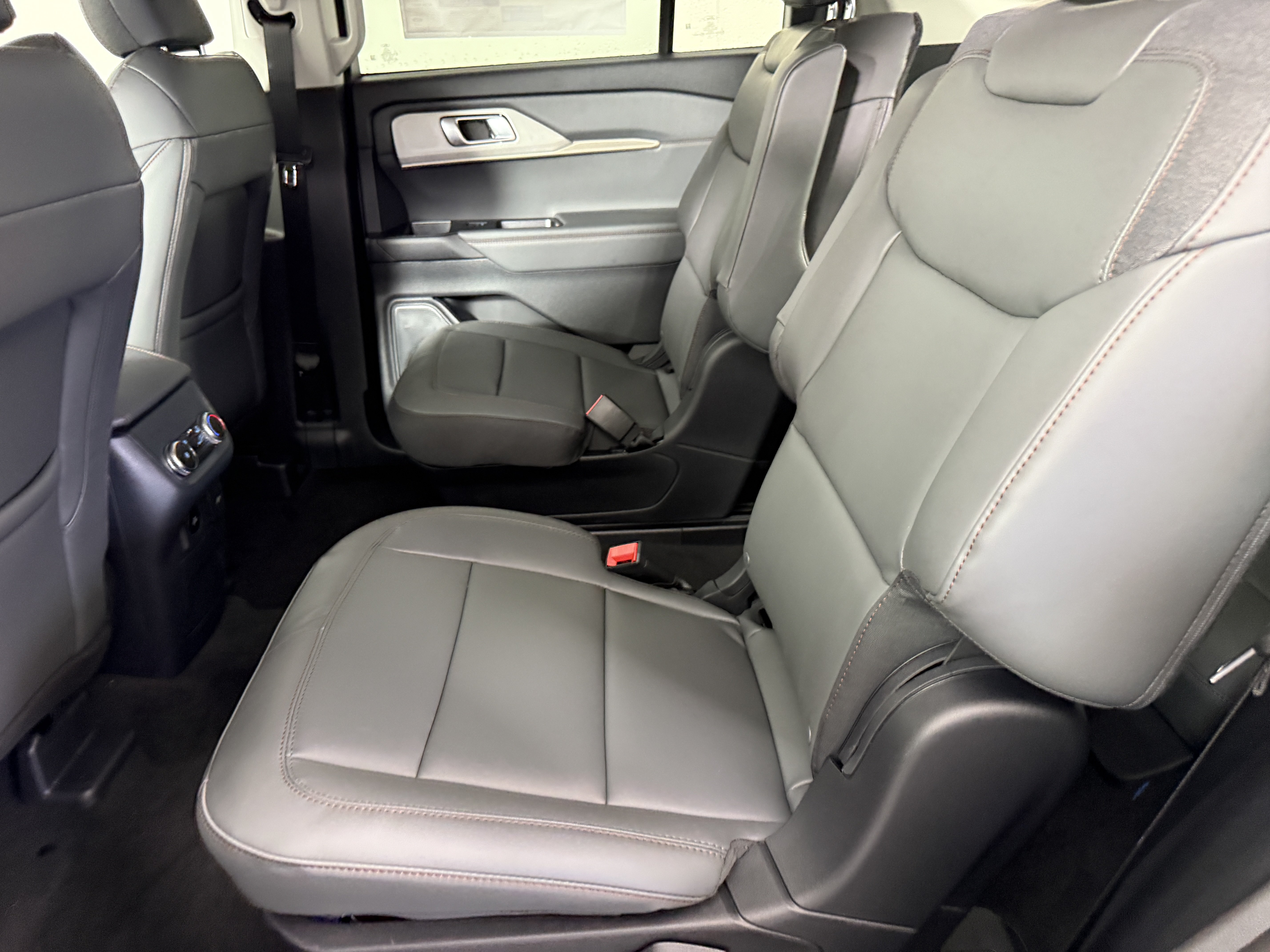 New 2026 Ford Explorer Active w/ Active Comfort Package RWD image 14