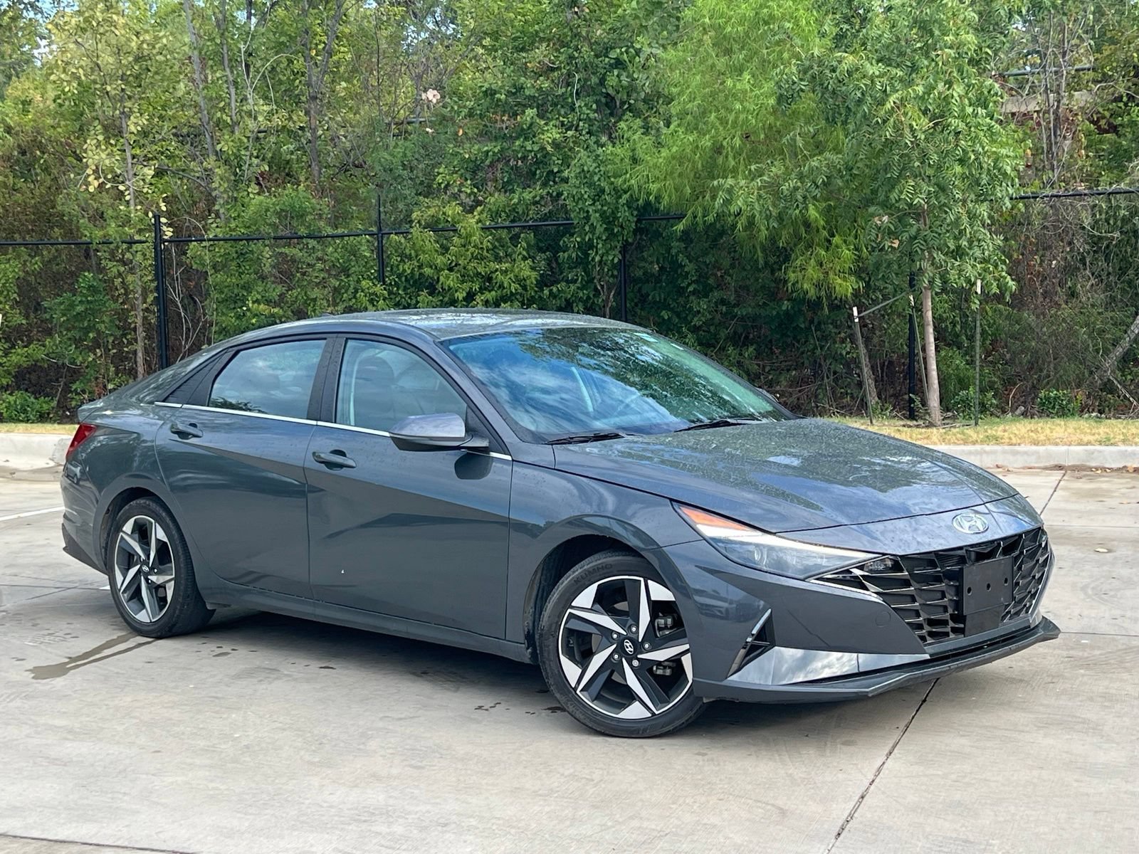 Used 2023 Hyundai Elantra Limited w/ Preferred Accessory Package FWD video 1