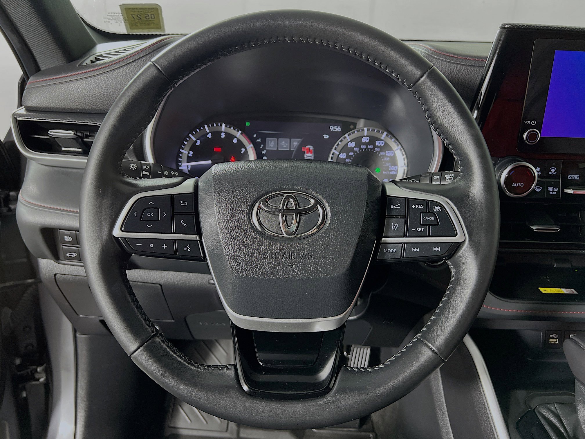 Used 2023 Toyota Highlander XSE AWD/4WD image 12