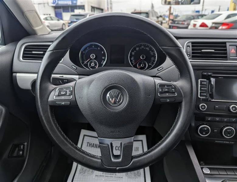Used 2014 Volkswagen Jetta SEL FWD image 17