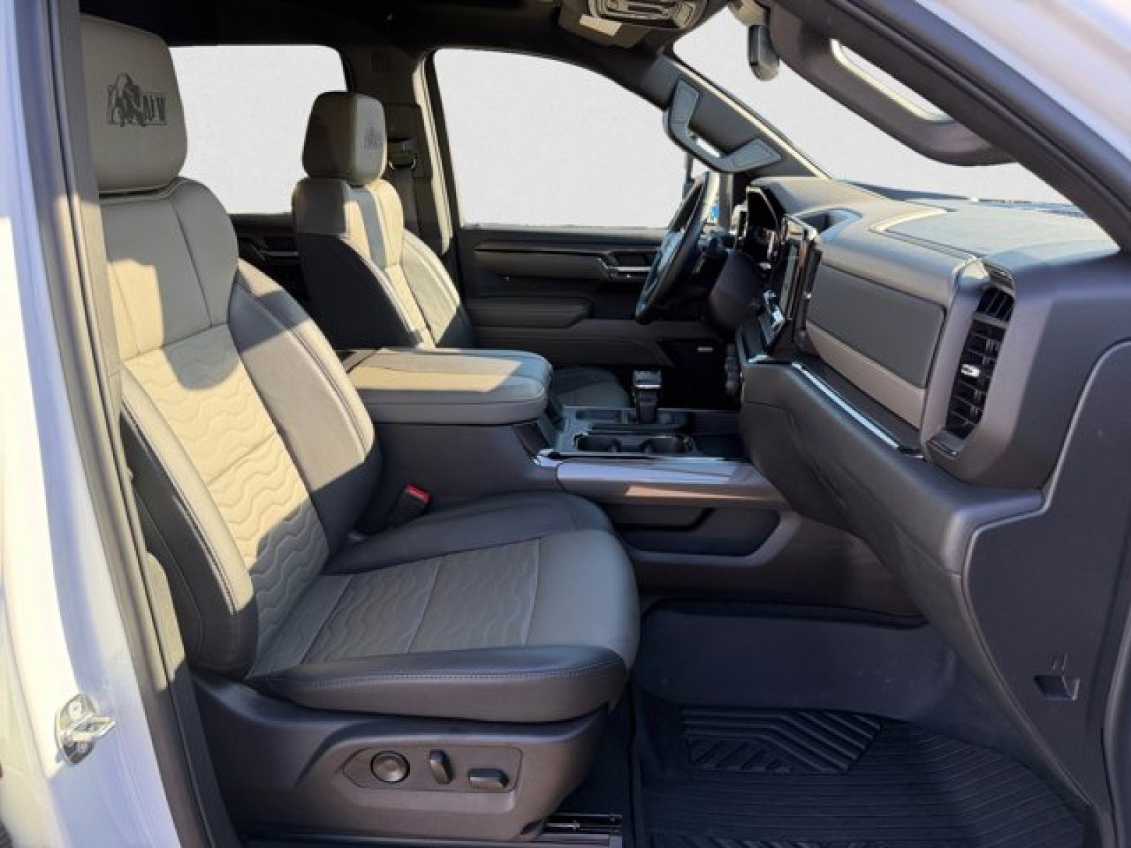 Used 2024 Chevrolet Silverado 1500 ZR2 w/ ZR2 Bison Edition AWD/4WD image 19