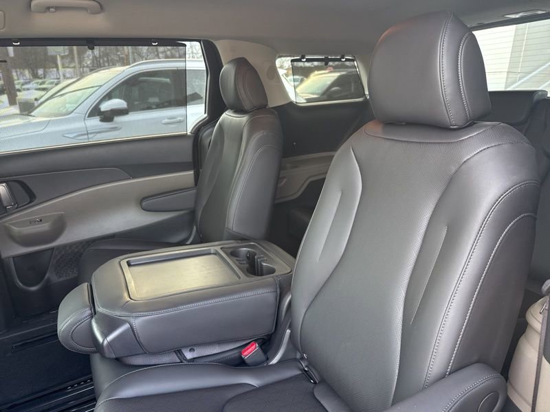 New 2026 Kia Carnival EX FWD image 23
