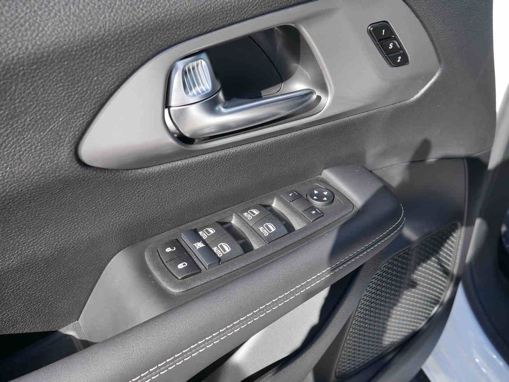 New 2026 Chrysler Pacifica Select image 23