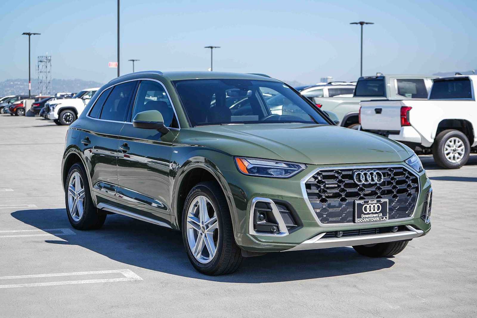 Used 2023 Audi Q5 e Premium w/ Convenience Package AWD/4WD image 3