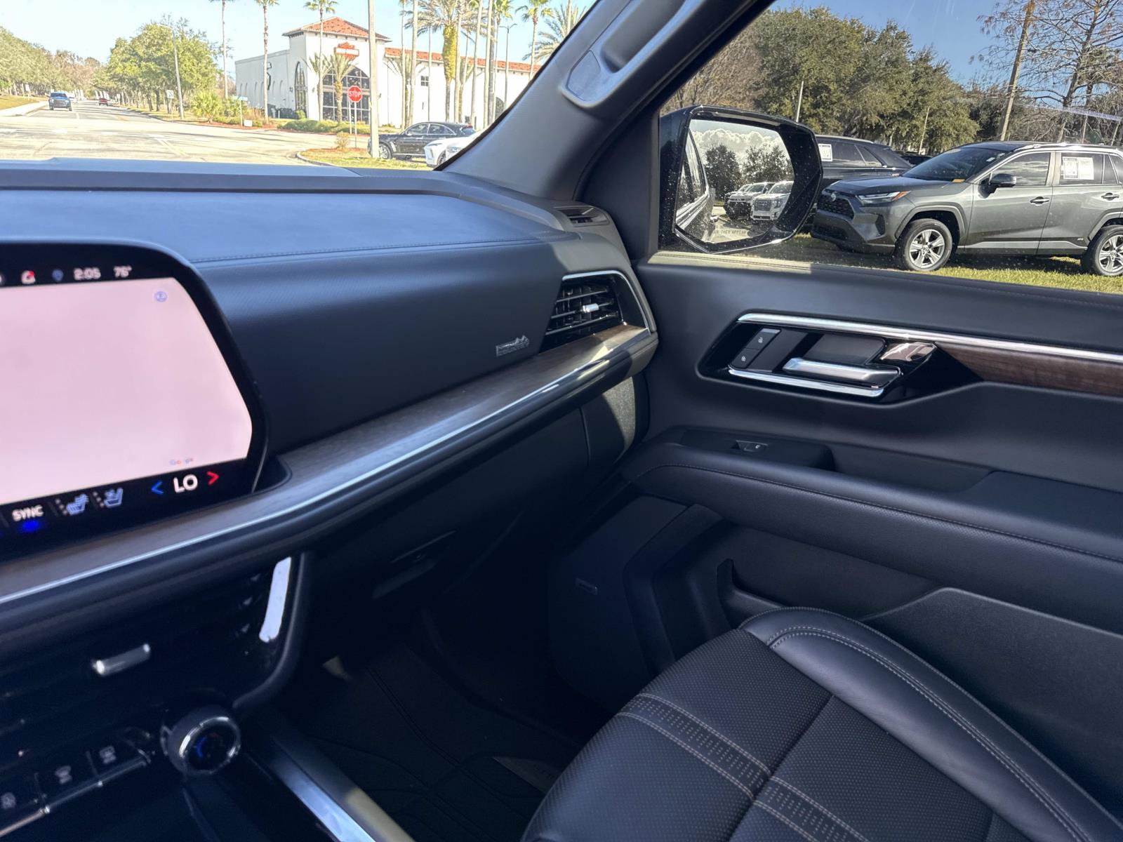 Used 2025 Chevrolet Tahoe High Country image 24