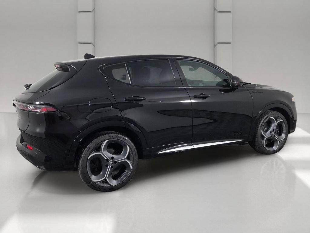 New 2026 Alfa Romeo Tonale w/ Active Assist Package AWD/4WD image 5