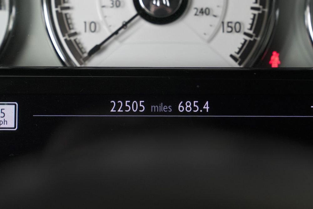 Used 2020 Rolls-Royce Dawn image 32