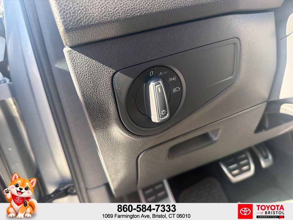 Used 2023 Volkswagen Tiguan SE R-Line AWD/4WD image 18