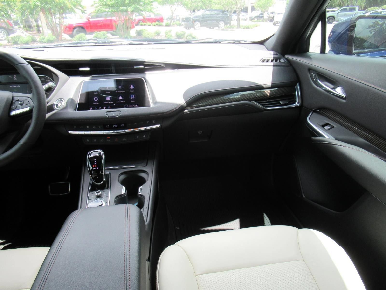 Used 2022 Cadillac XT4 Sport w/ Comfort Package FWD image 14