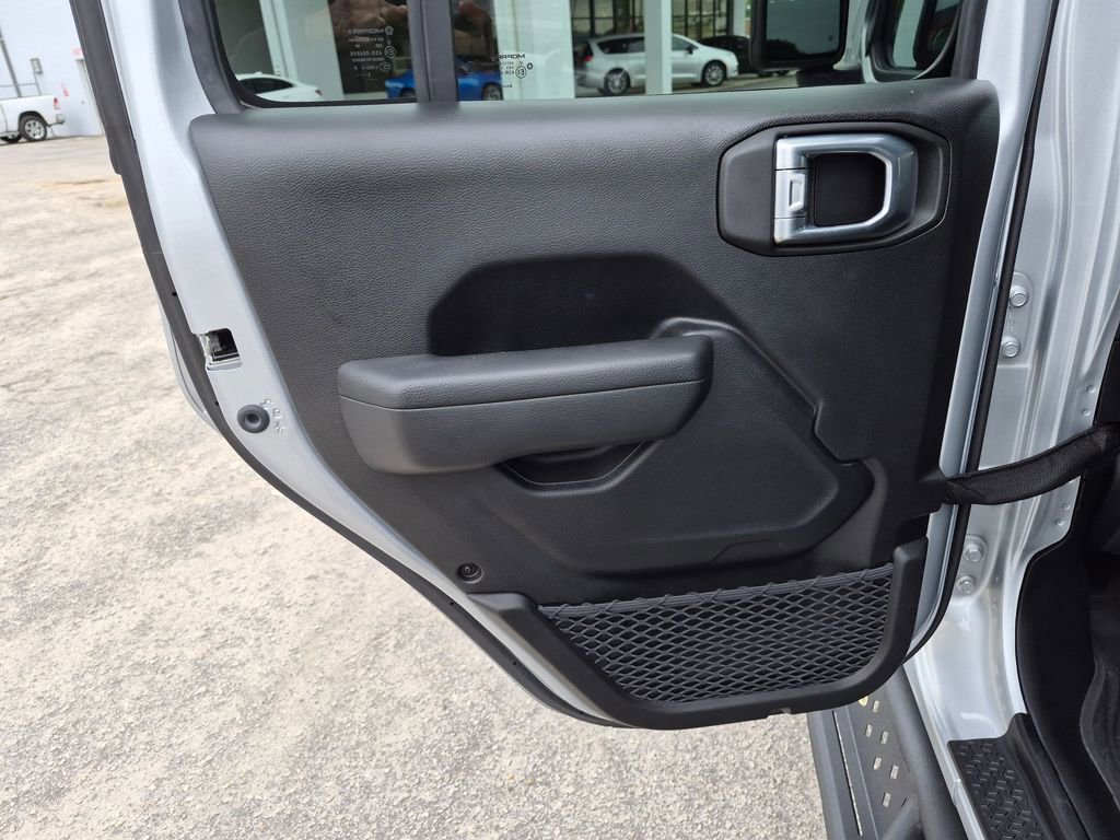 Used 2023 Jeep Gladiator Rubicon w/ LED Lighting Group AWD/4WD image 26