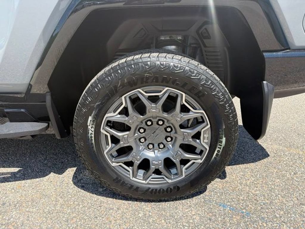 Certified 2025 GMC Hummer EV 3X w/ Battery Pack, 24 Module Pack AWD/4WD image 9