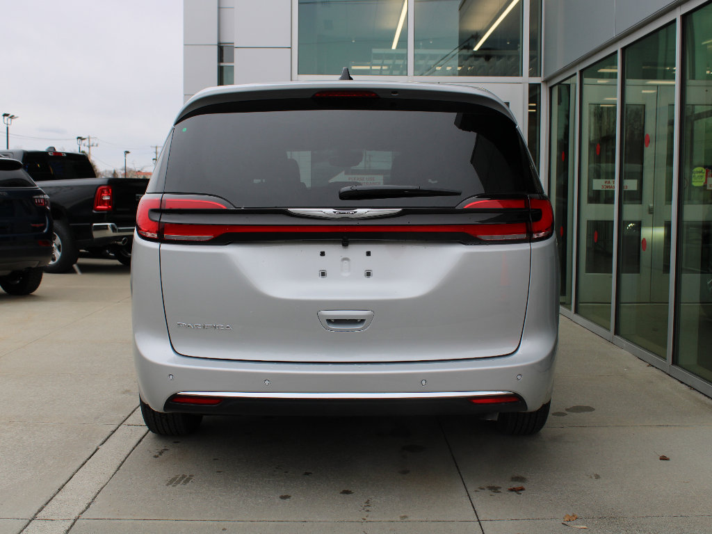 New 2026 Chrysler Pacifica Select image 7
