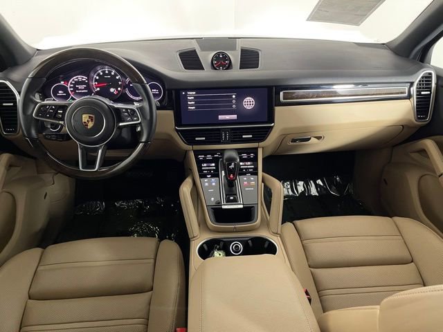 Used 2023 Porsche Cayenne w/ Premium Package image 38