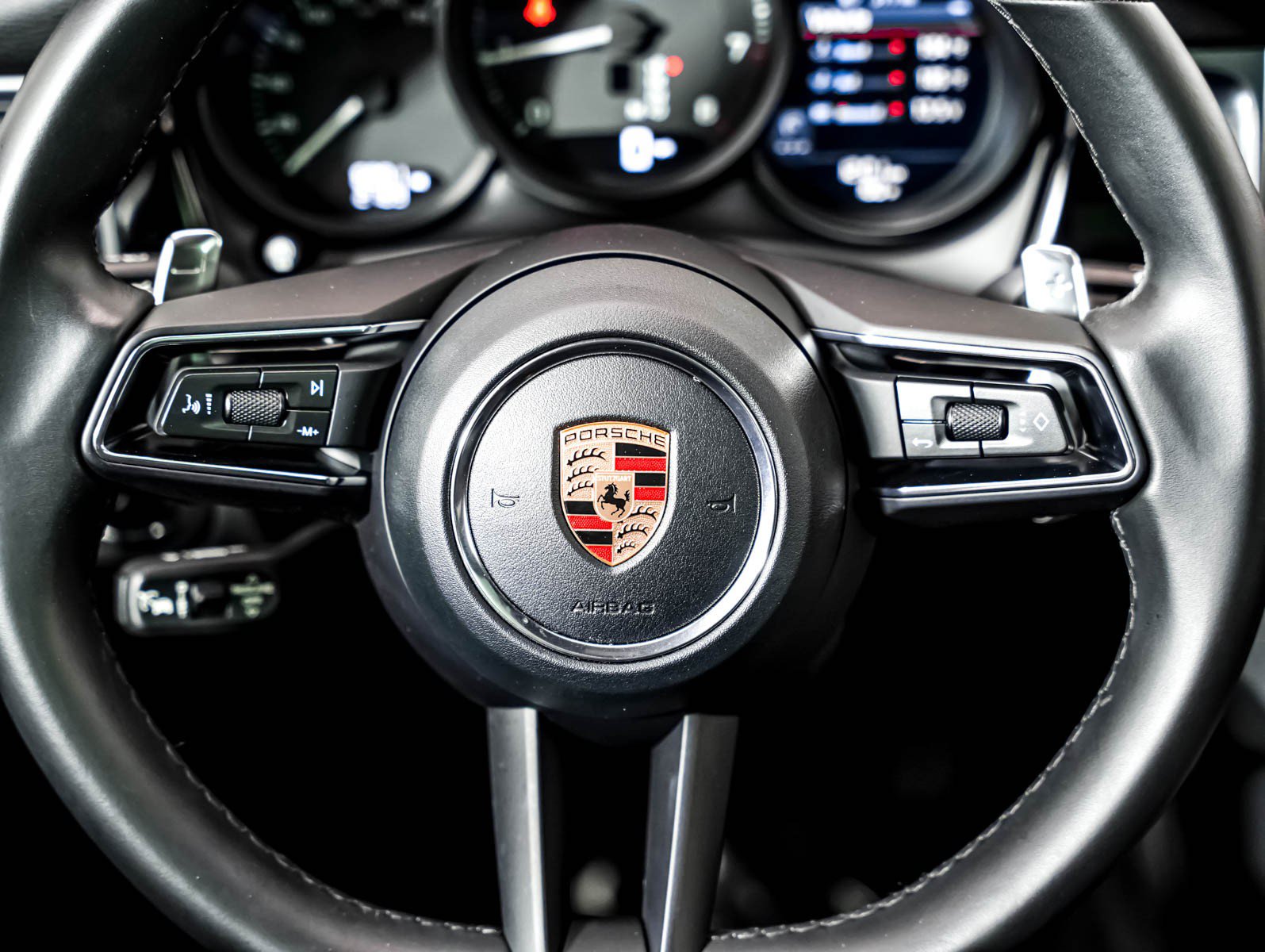 Used 2026 Porsche Macan AWD/4WD image 17