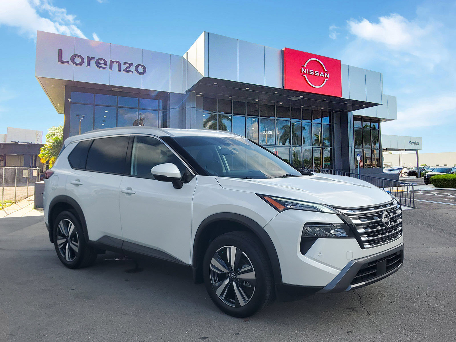 Used 2025 Nissan Rogue SL FWD image 3