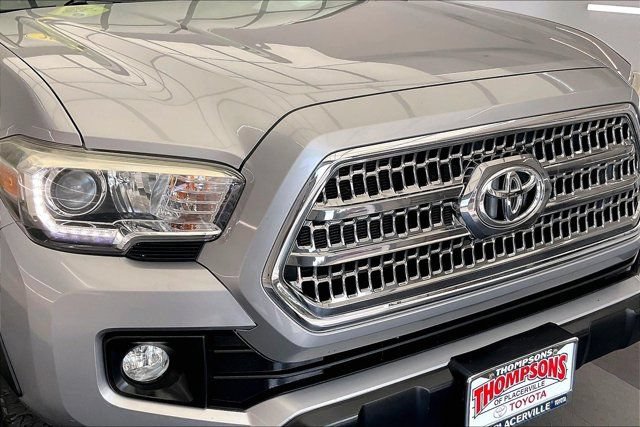 Used 2017 Toyota Tacoma TRD Off-Road AWD/4WD image 31