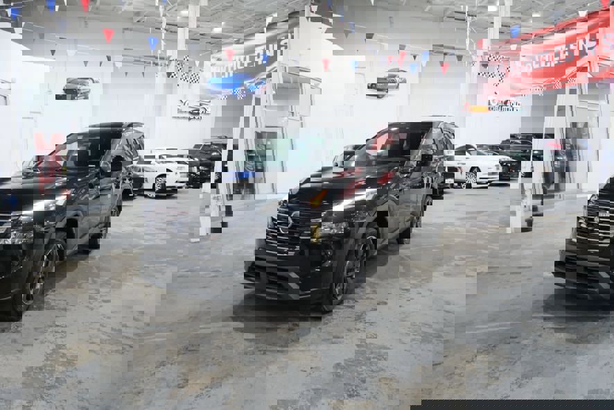Used 2025 Nissan Rogue SV image 4