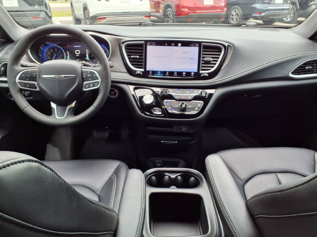 Used 2026 Chrysler Pacifica Select FWD image 17