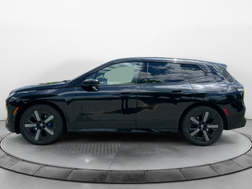 Used 2024 BMW iX xDrive50 w/ Sport Package AWD/4WD image 4