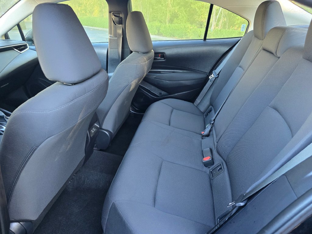 Used 2025 Toyota Corolla LE FWD image 9
