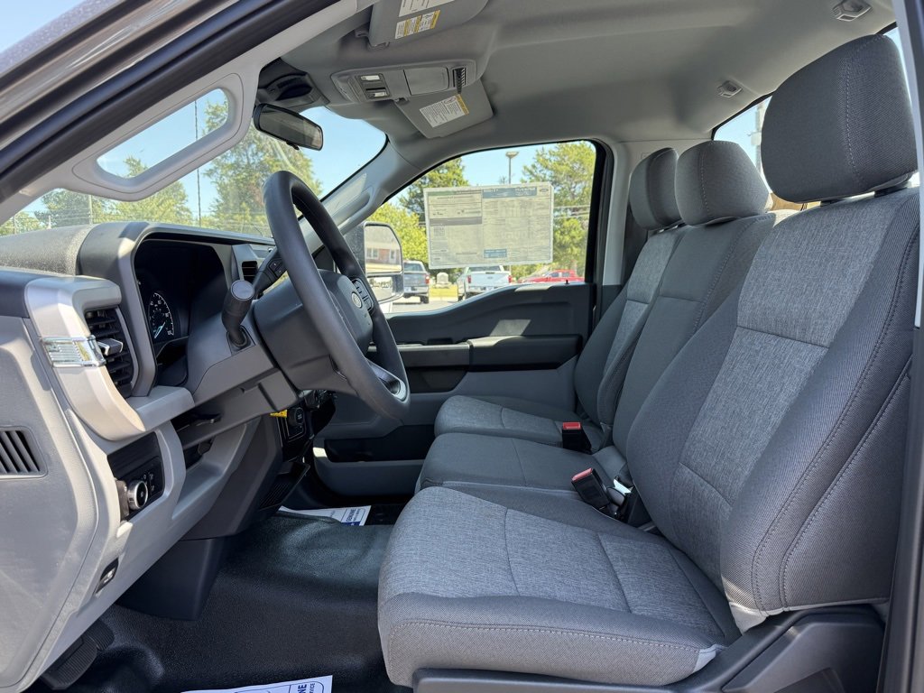 New 2025 Ford F350 4x4 Regular Cab DRW Super Duty image 4