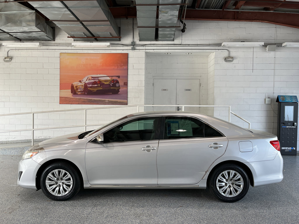 Used 2014 Toyota Camry LE FWD image 4