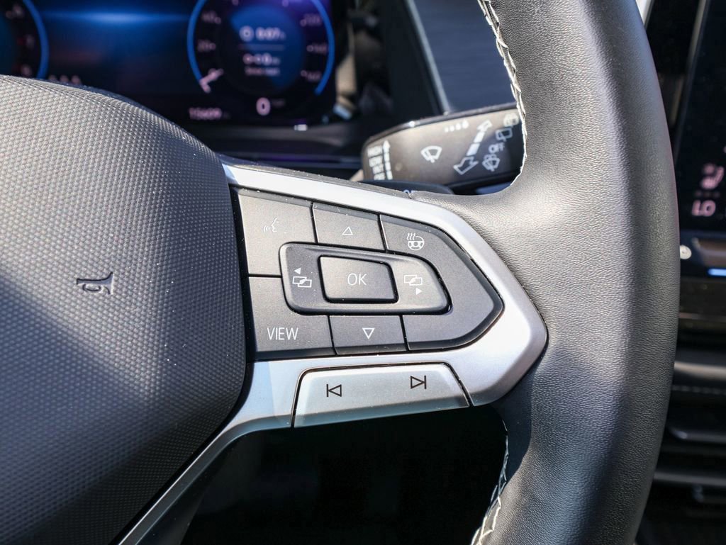 Certified 2025 Volkswagen Atlas Cross Sport SE w/ Panoramic Sunroof Package image 24