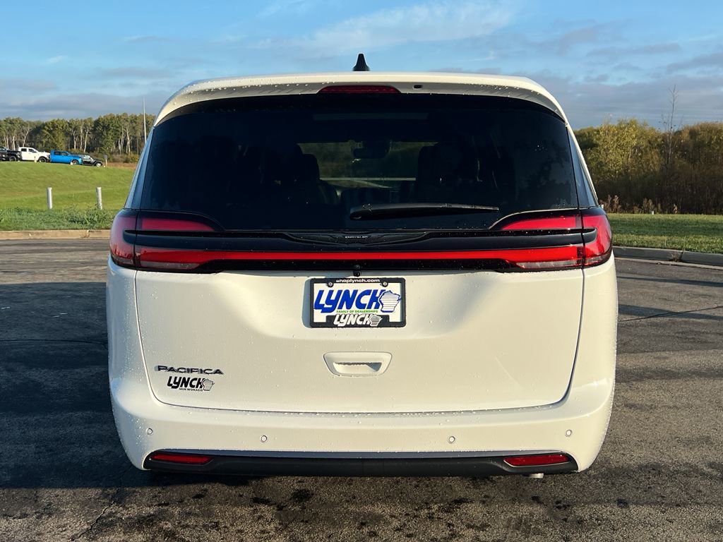 New 2026 Chrysler Pacifica Select image 40