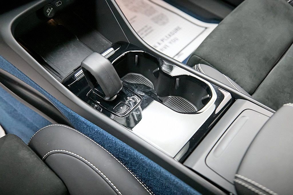 Certified 2023 Volvo XC40 Recharge Ultimate image 19