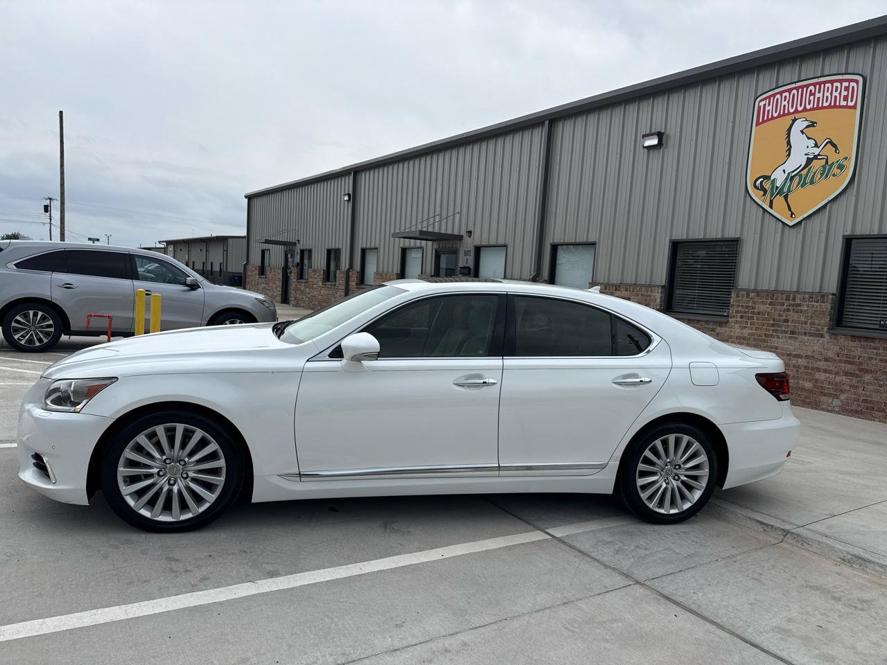 Used 2013 Lexus LS 460 w/ Comfort Pkg RWD image 18