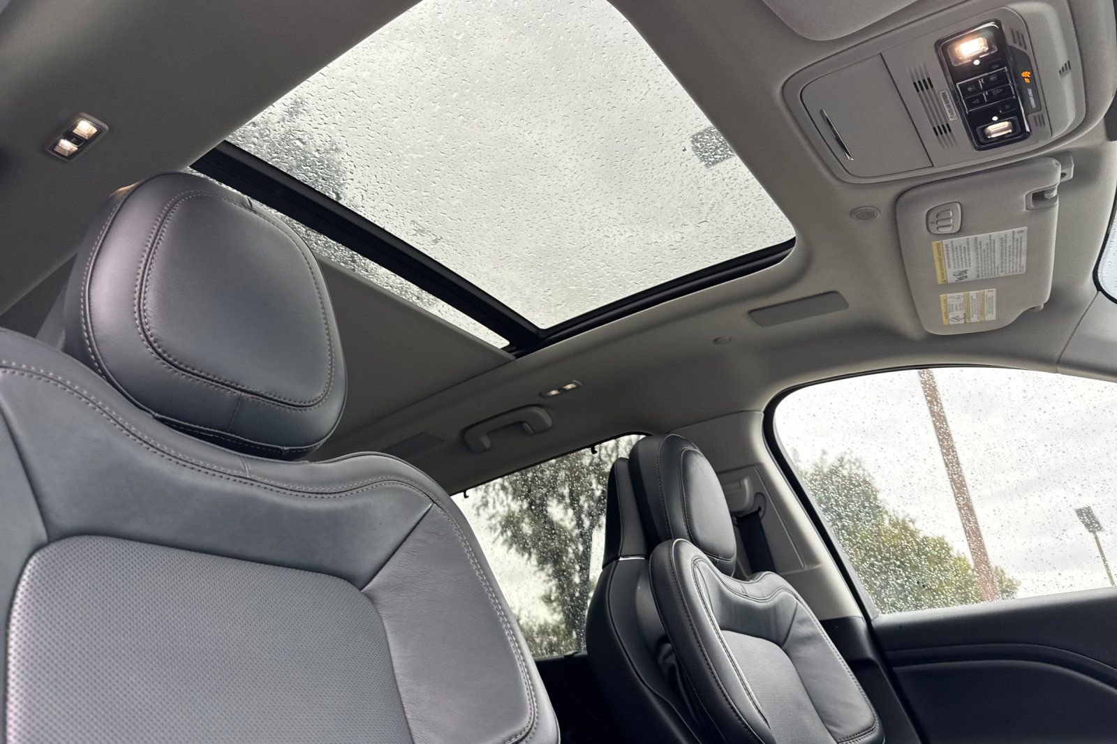 Used 2025 Lincoln Aviator Reserve w/ Luxury Package image 16