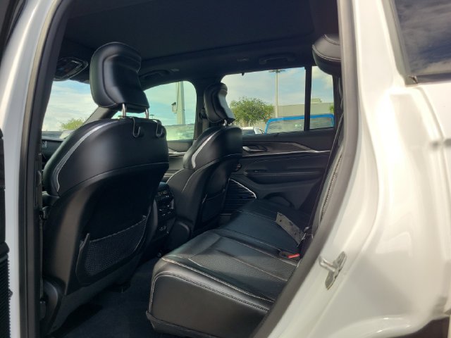 Used 2023 Jeep Grand Cherokee Overland w/ Luxury Tech Group IV RWD image 11