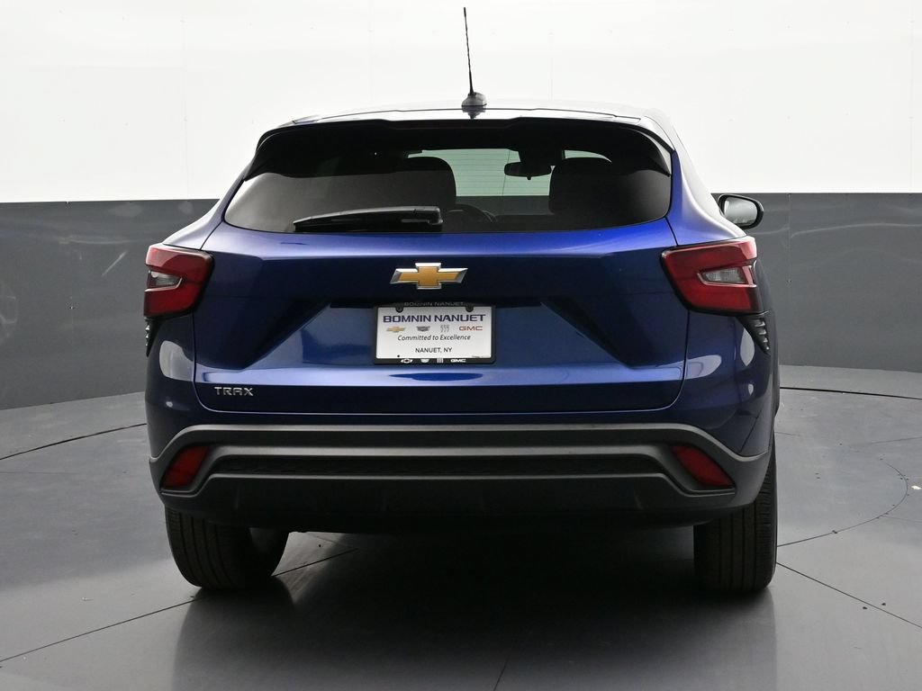 Certified 2024 Chevrolet Trax LS w/ LS Convenience Package FWD image 4