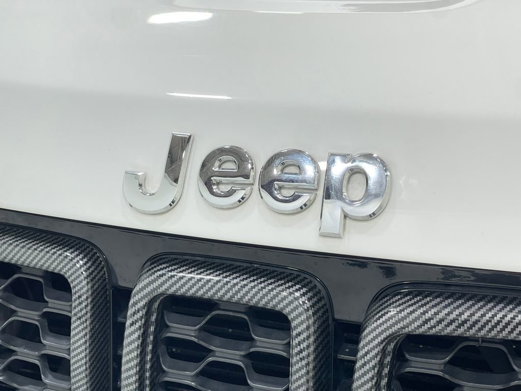 Used 2017 Jeep Grand Cherokee Limited image 38