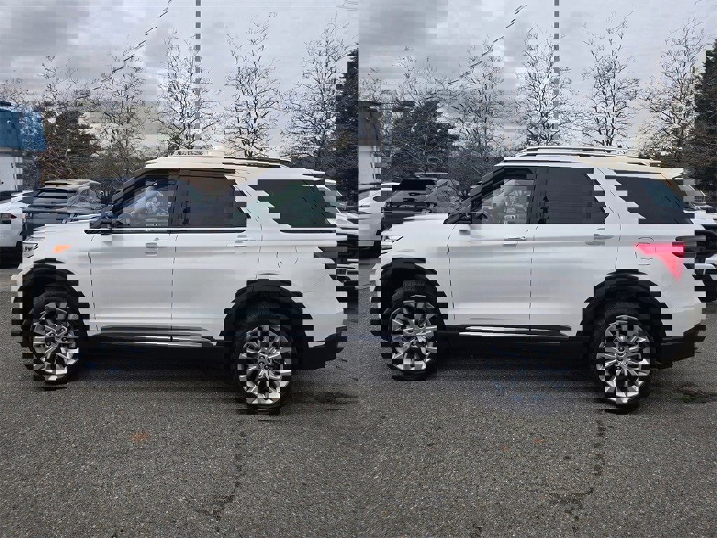 Used 2022 Ford Explorer Platinum w/ Equipment Group 601A image 8