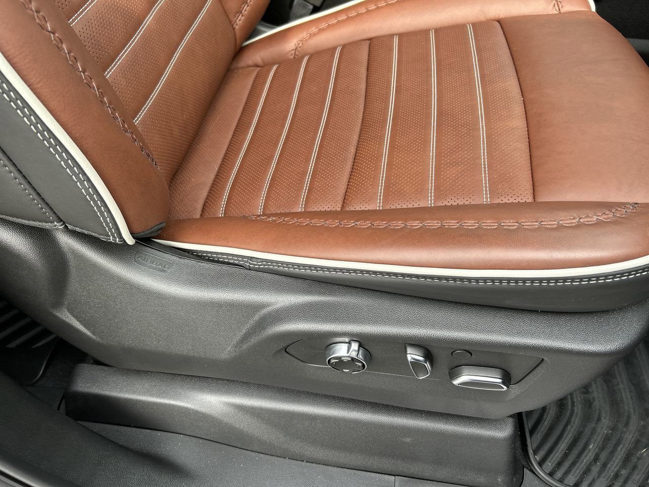 Used 2025 GMC Sierra 1500 Denali Ultimate image 16