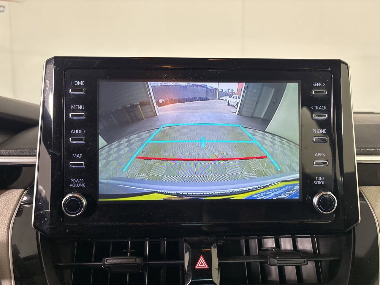 Used 2020 Toyota Corolla LE FWD image 14