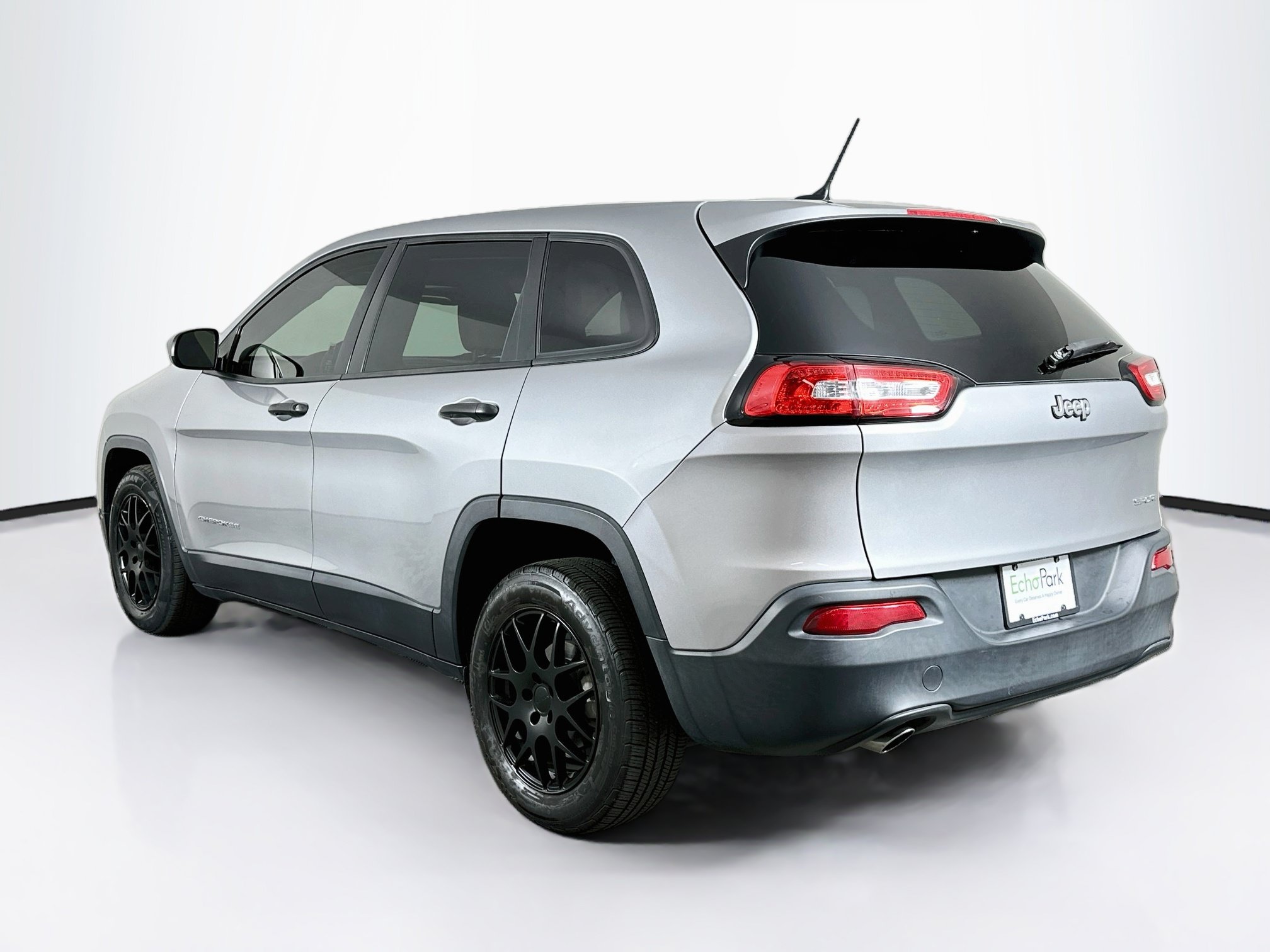 Used 2015 Jeep Cherokee Sport FWD image 5