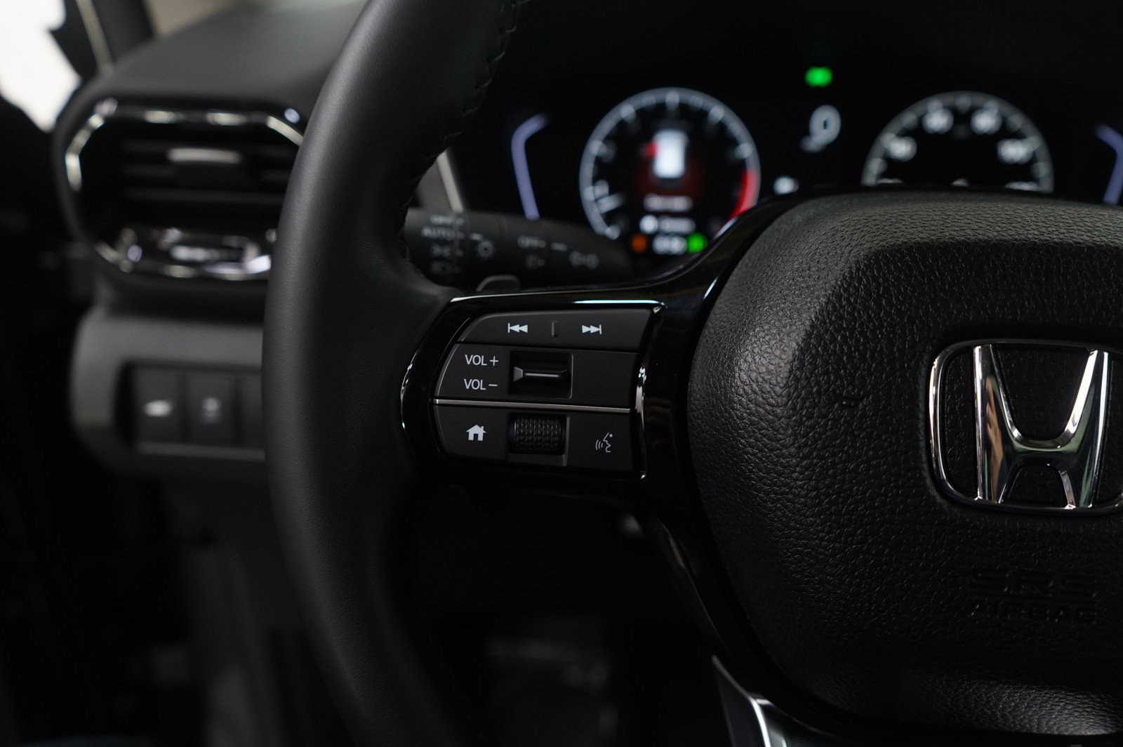 Used 2025 Honda Pilot Touring image 17