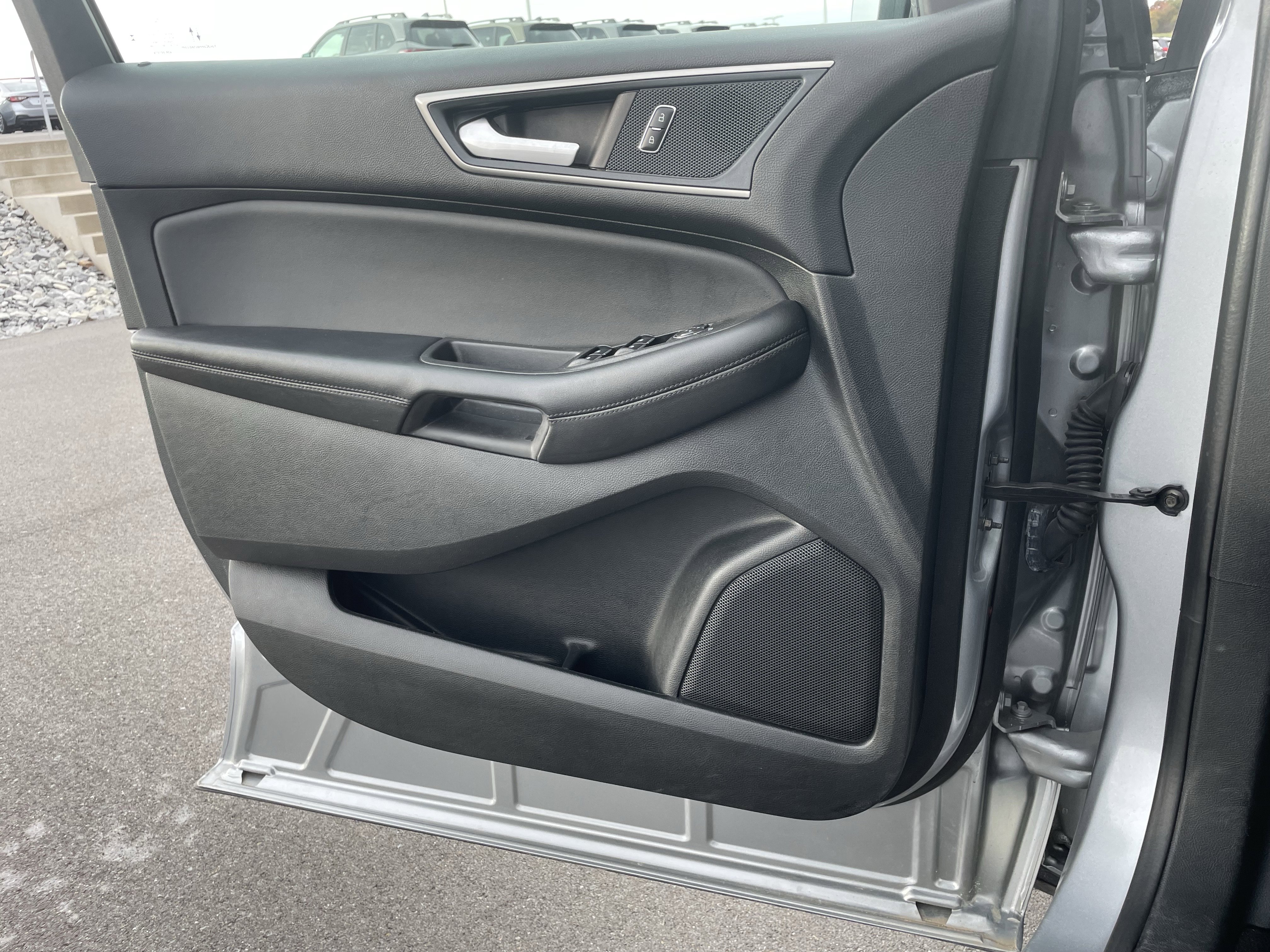 Used 2024 Ford Edge SEL w/ Convenience Package image 2