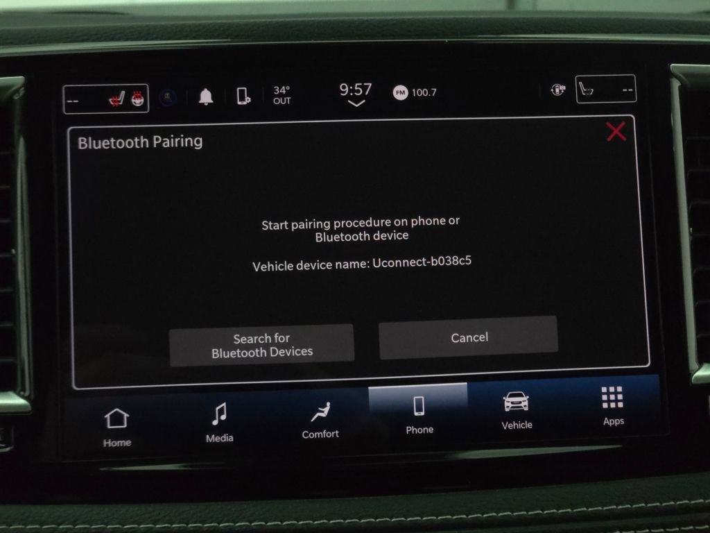 Used 2024 Chrysler Pacifica Touring-L image 3